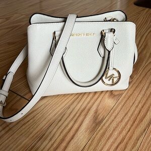 Micheal Kors Satchel